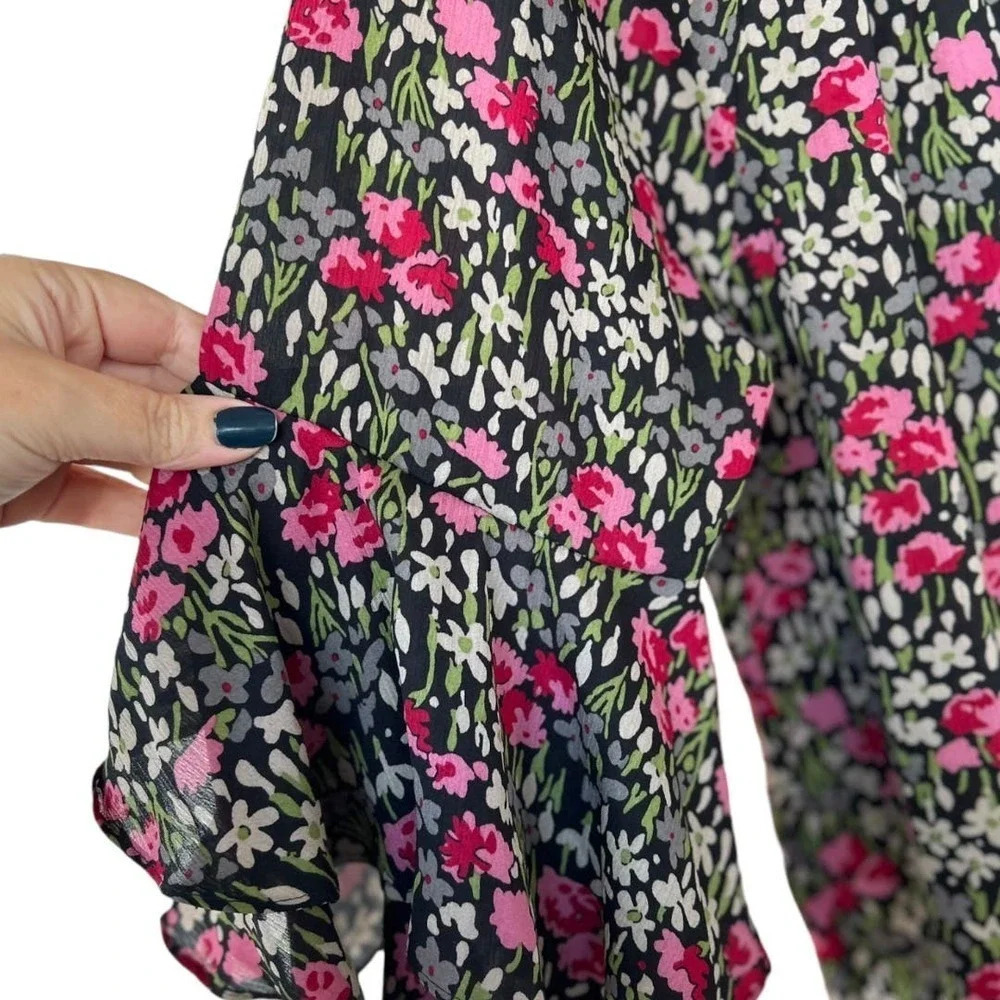 🌸 Floral Ruffle Sleeve Blouse 🌸🌸 - Picture 4 of 7